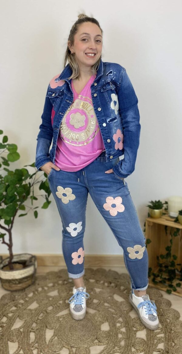 Jean coupe Slim avec patch marguerite