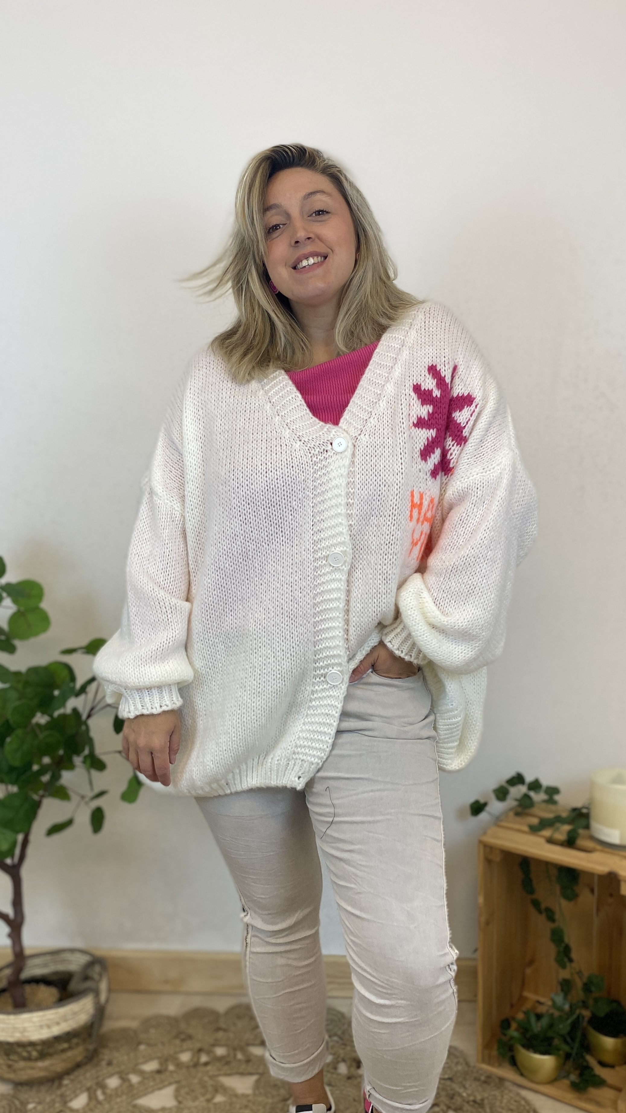 Gilet grosse maille oversize broderie fleurs « HAPPY VIBES »(noir ,gris, ciel,blanc)