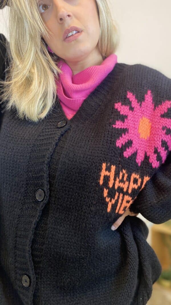 Gilet grosse maille oversize broderie fleurs "HAPPY VIBES"(noir ,gris, ciel,blanc) – Image 4