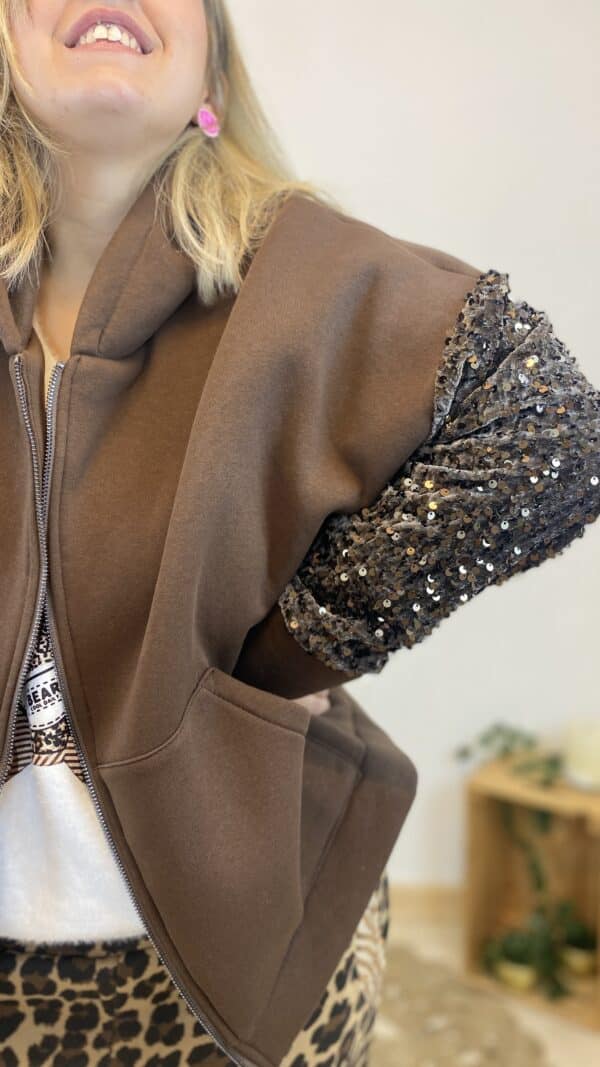 Veste molleton  à capuche  manches pailletées (noire ou choco) – Image 5