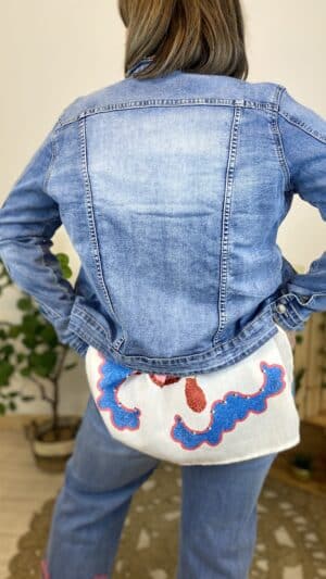 Veste jean avec perles multicolores