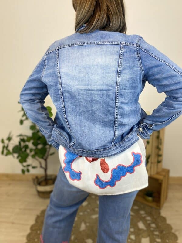 Veste jean avec perles multicolores – Image 2