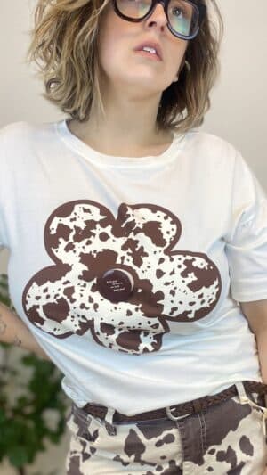 Tee-shirt fleurs imprimé vache