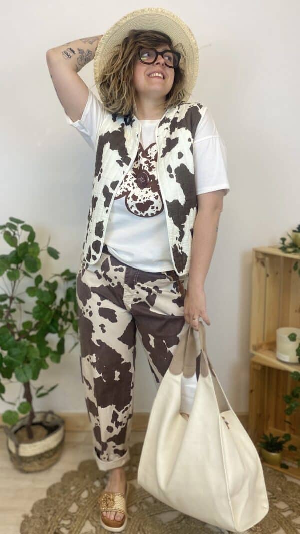 Tee-shirt fleurs imprimé vache – Image 2
