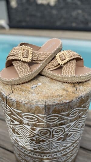 Mules brides croisées tressées
