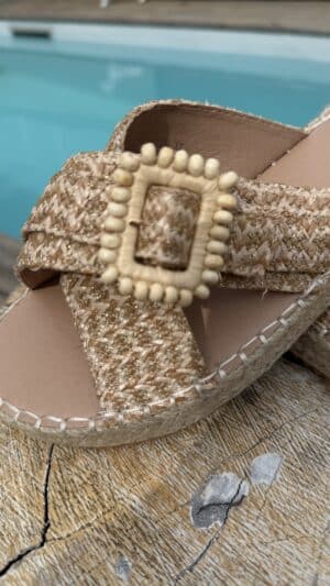 Mules brides croisées tressées