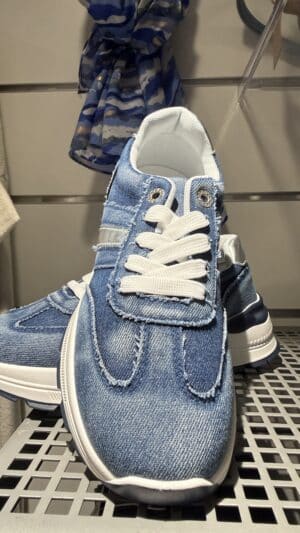 Basket classique avec style jeans à lacets