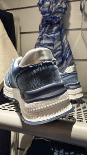 Basket classique avec style jeans à lacets