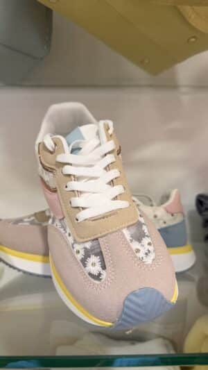 Basket à lacets fleurit multicolore