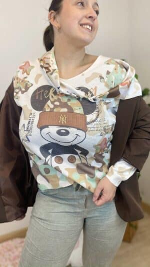 Pull imprimé  Mickey avec foulard integré