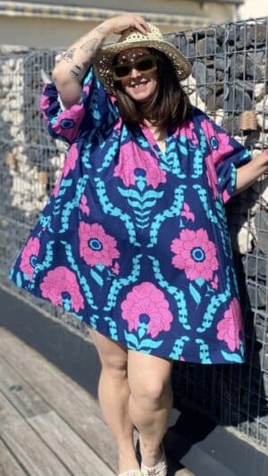 Robe courte imprimé grandes fleurs (rose et marine)