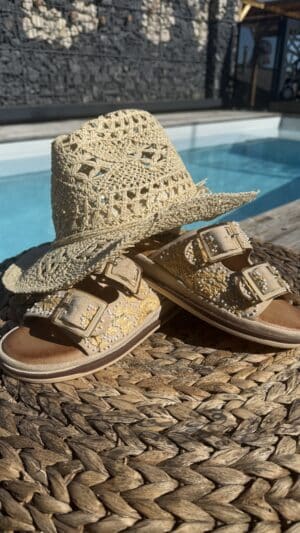 Sandales beige doubles boucles brodées rafia